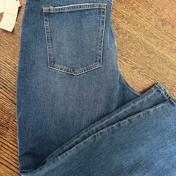 Abercrombie & Fitch High Rise Mom Jeans - Picture 3 of 4
